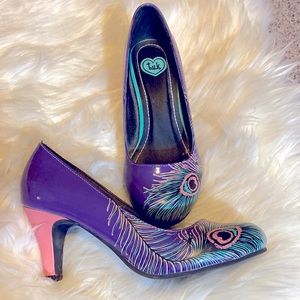 Peacock kitten heals! 💜🦚